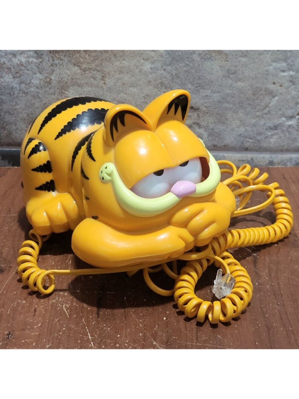 Vintage Telemania Garfield Novelty Landline Telephone Push Button Dialing Coiled - Picture 11 of 12